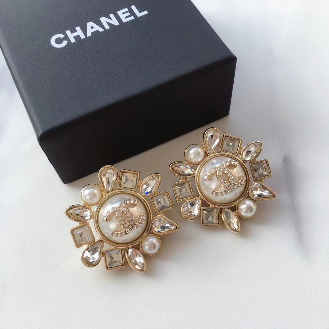 Chanel Large Round White Stud Earrings - Best Replica Jewelry™