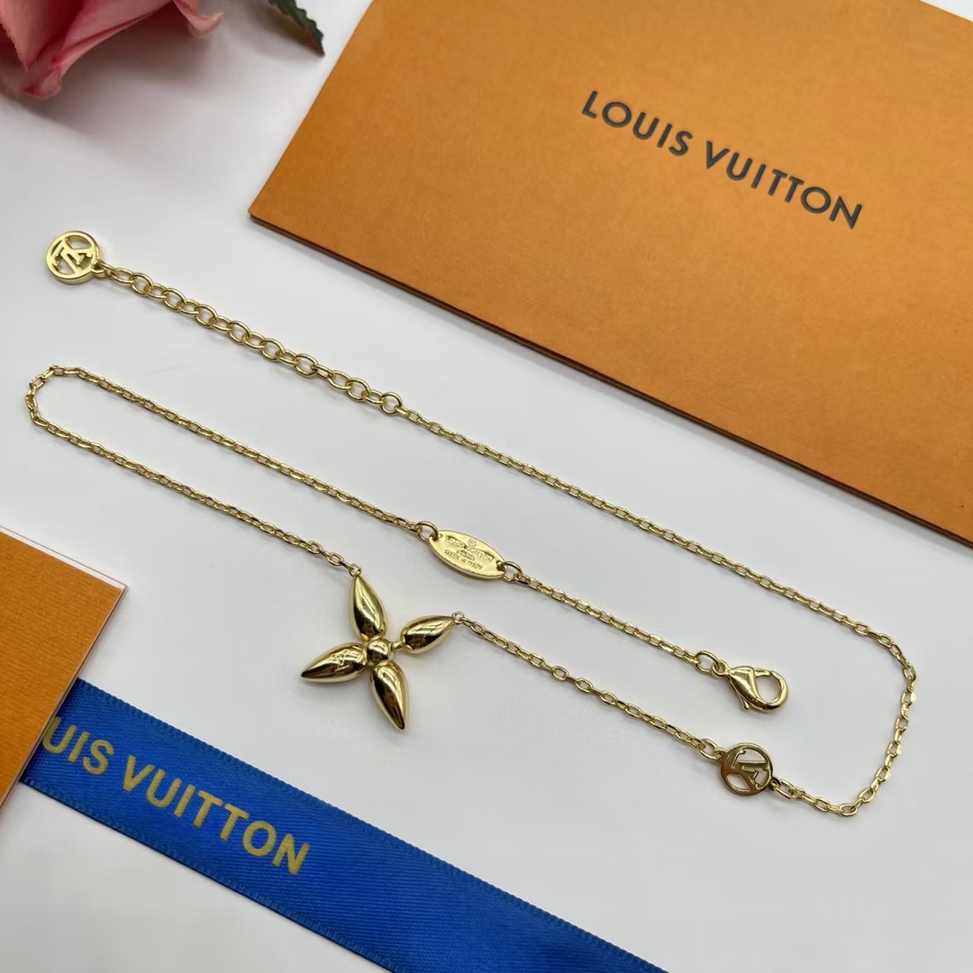 Louis Vuitton Dainty Star Pendant Necklace - Best Replica Jewelry™