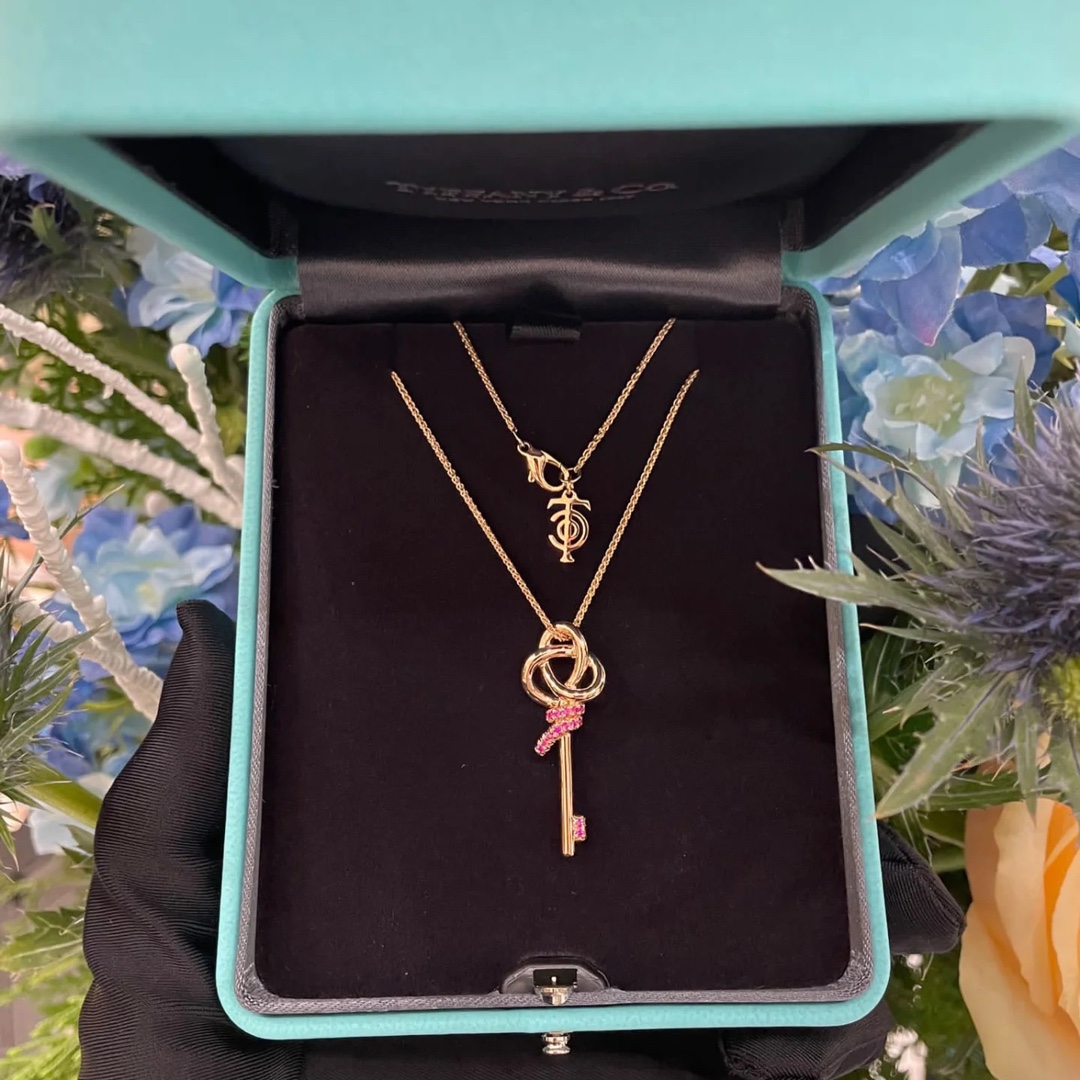 Tiffany Pink Diamond Woven Key Pendant Necklace - Best Replica Jewelry™