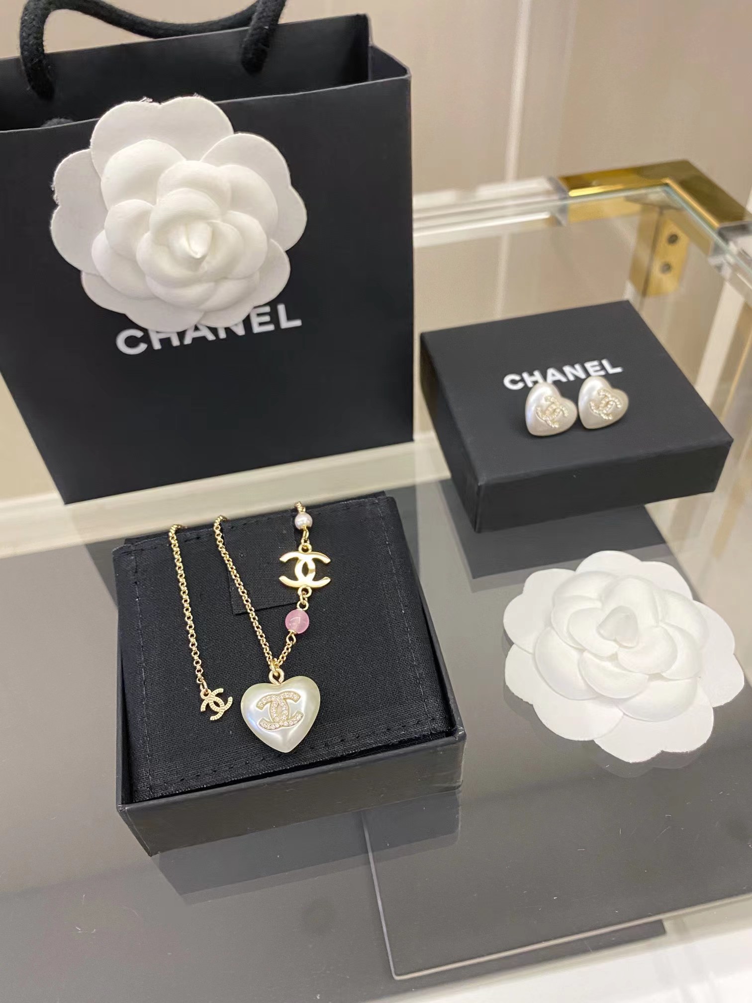Chanel Pearl Love Heart Pendant Necklace - Best Replica Jewelry™