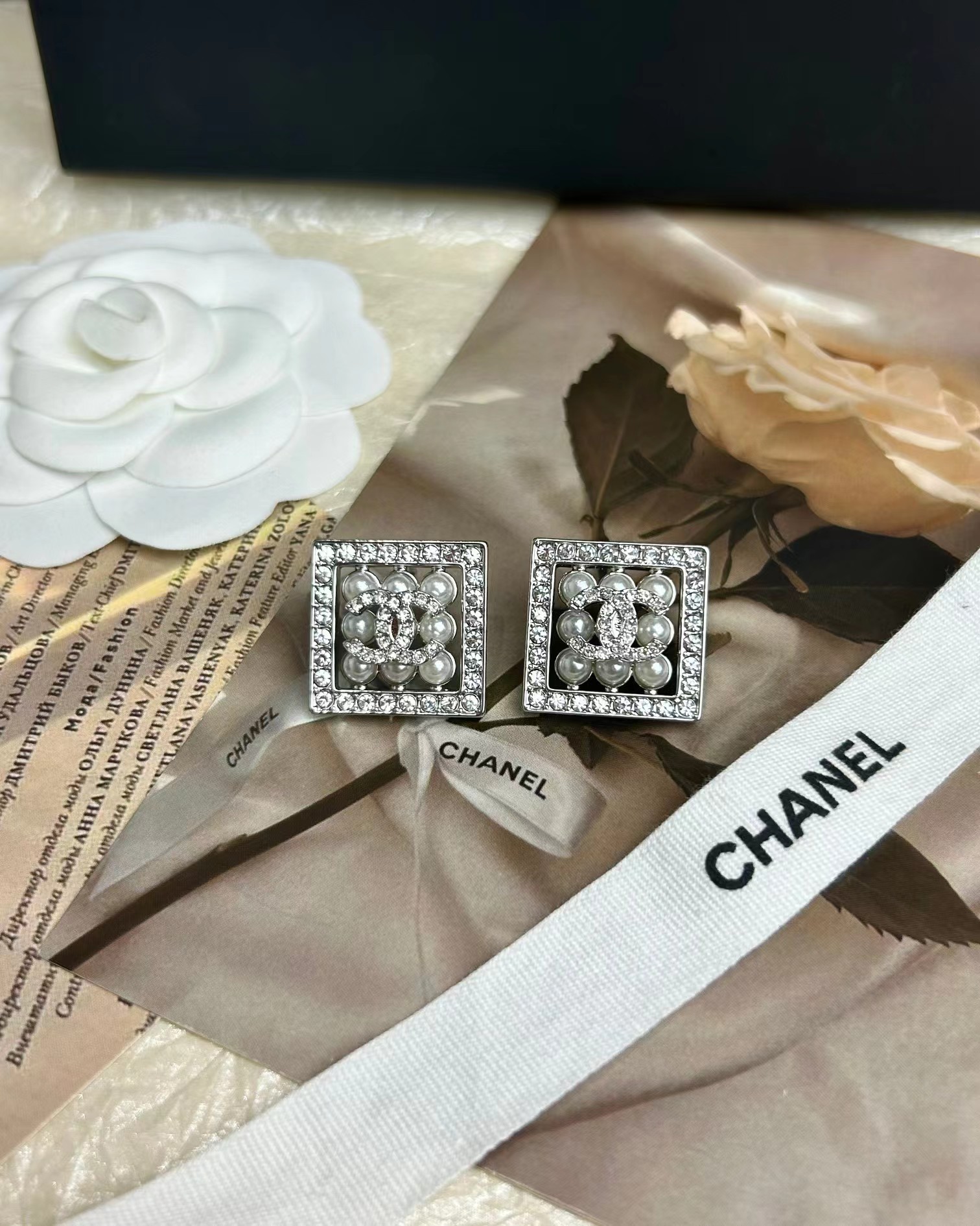 Chanel Square Diamond and Pearl Earrings - Best Replica Jewelry™