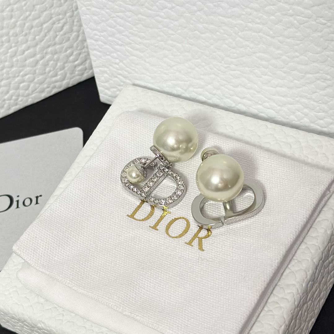 Dior Sweet CD Pearl Stud Earrings - Best Replica Jewelry™