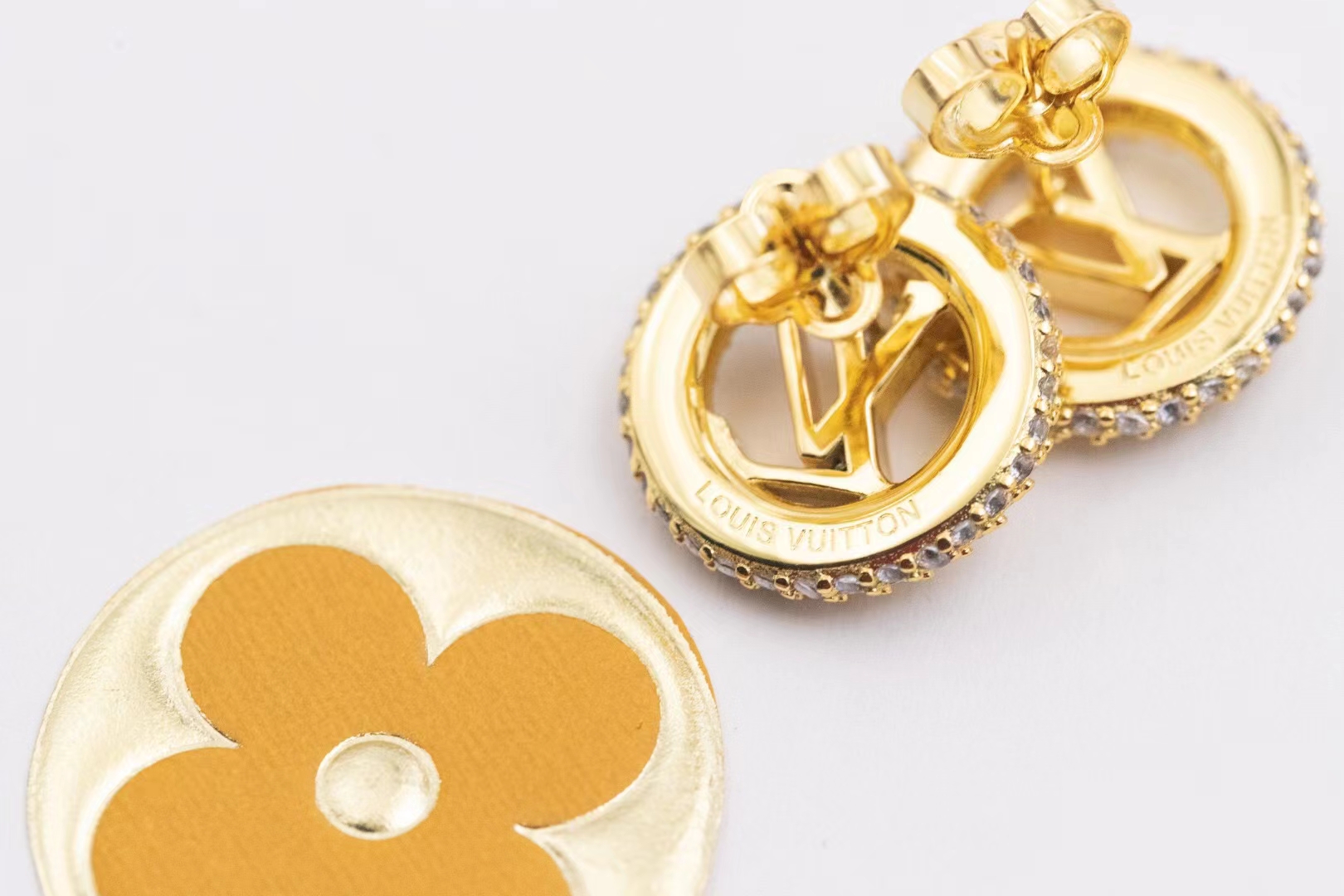Louis Vuitton Diamond Paved Round Stud Earrings - Best Replica Jewelry™