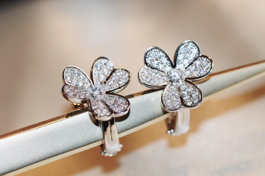 VCA Frivole Earrings - Small - Best Replica Jewelry™