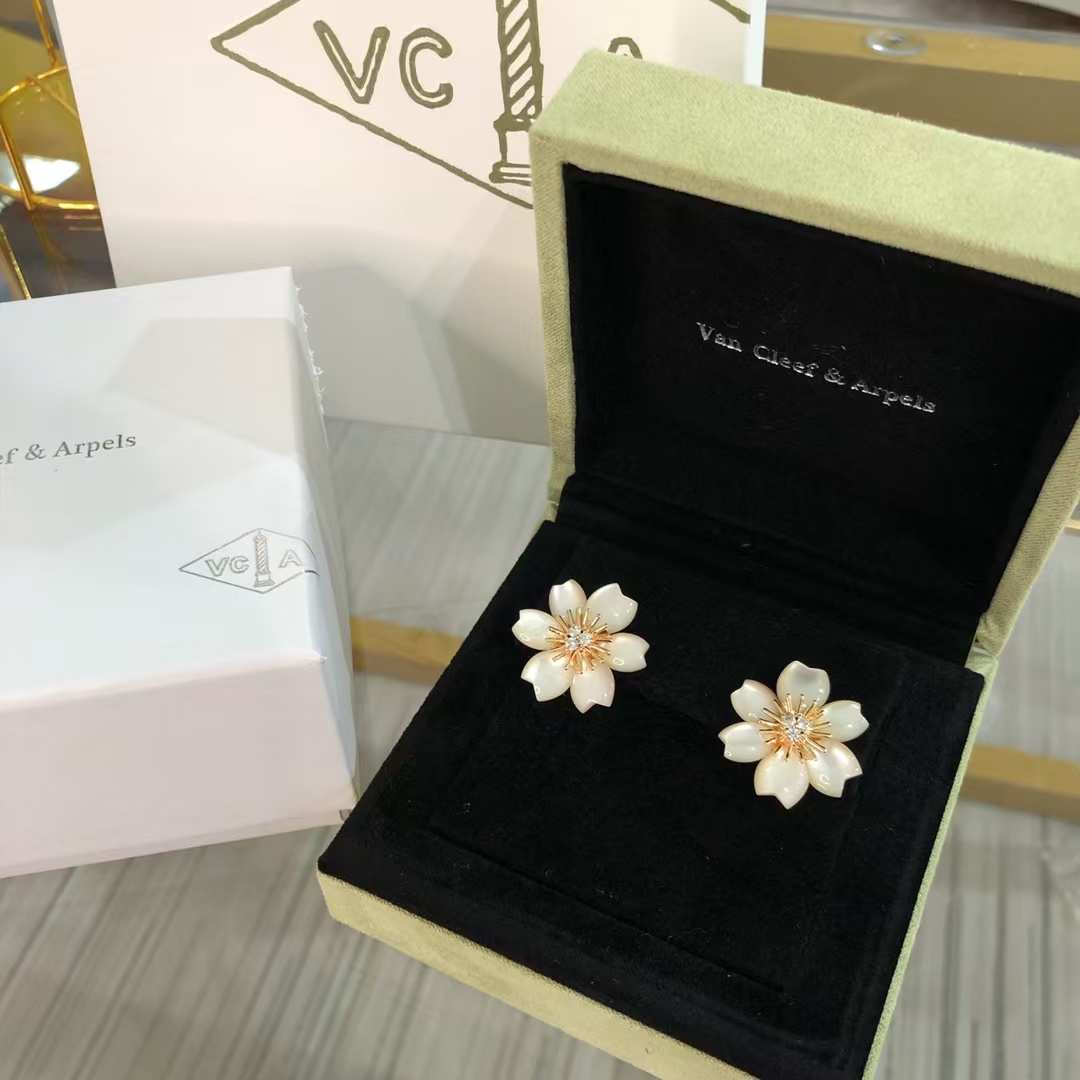 VCA Rose de Noël Christmas Earrings - Best Replica Jewelry™