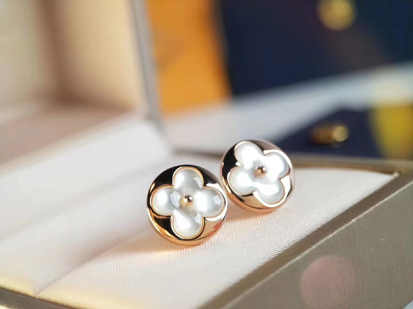 Louis Vuitton Color Blossom Sun Ear Stud Earrings - Best Replica Jewelry™