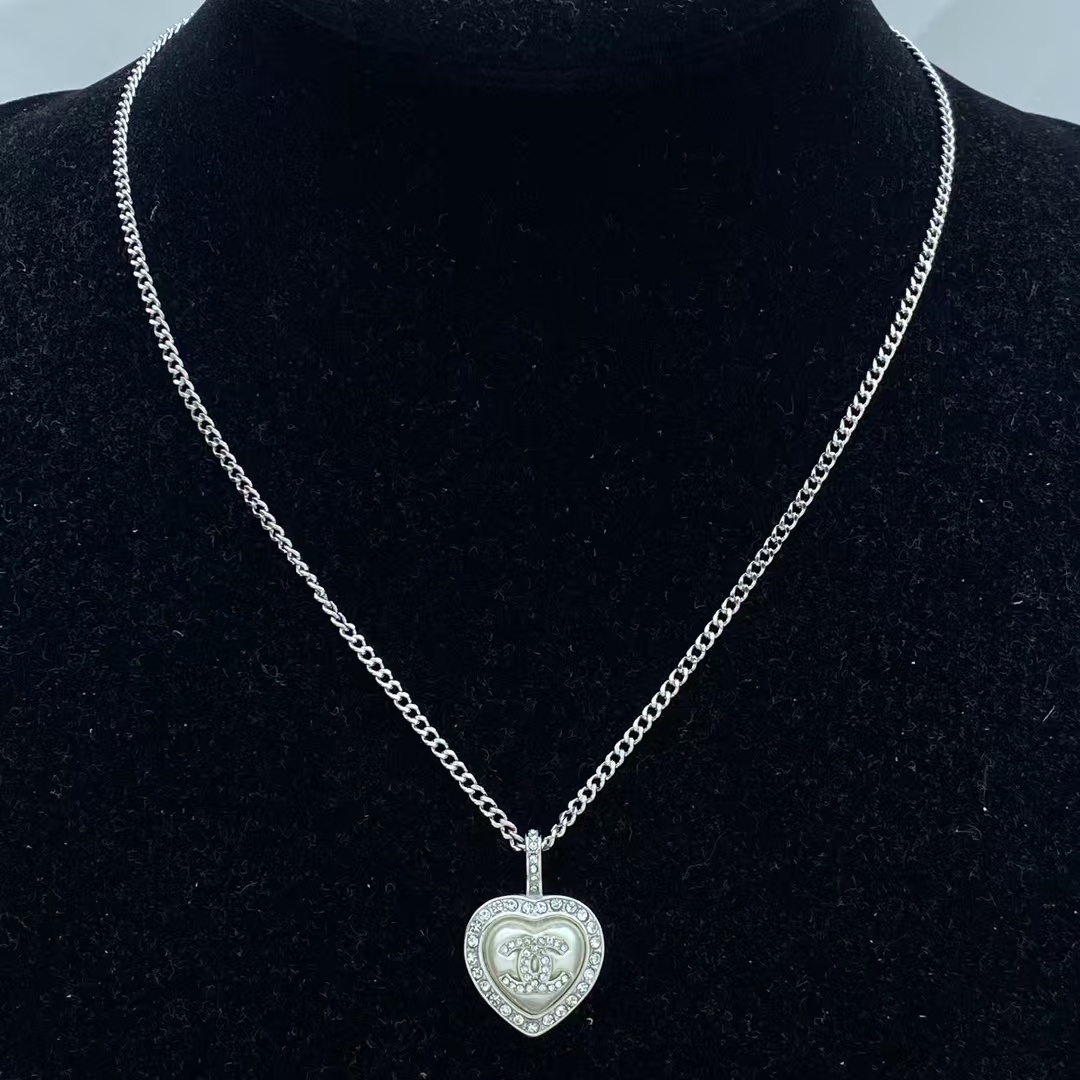 Chanel Heart Pendant Minimalistic Chain Necklace - Best Replica Jewelry™