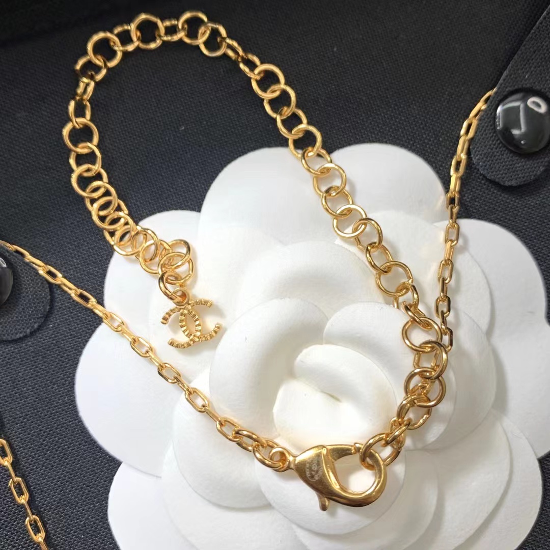 Chanel Gold Color Letter Pendant Necklace - Best Replica Jewelry™
