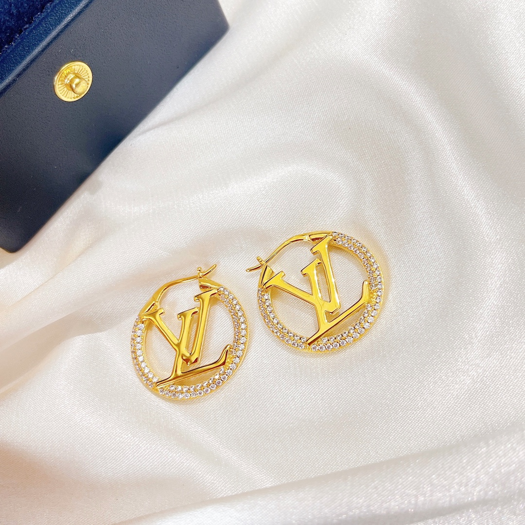 Louis Vuitton Letter Round Stud Earrings - Best Replica Jewelry™