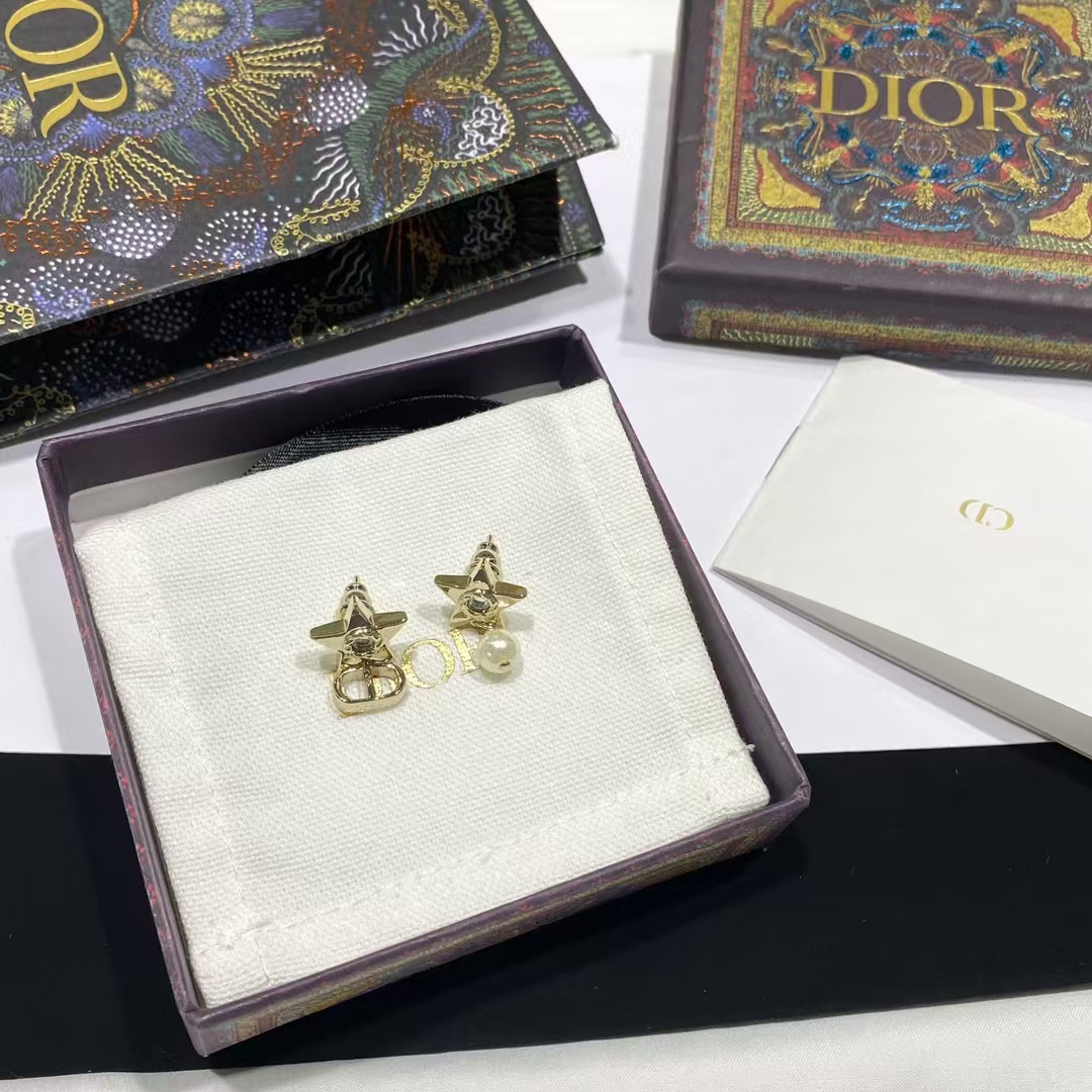 Dior Asymmetric Star Earrings - Best Replica Jewelry™