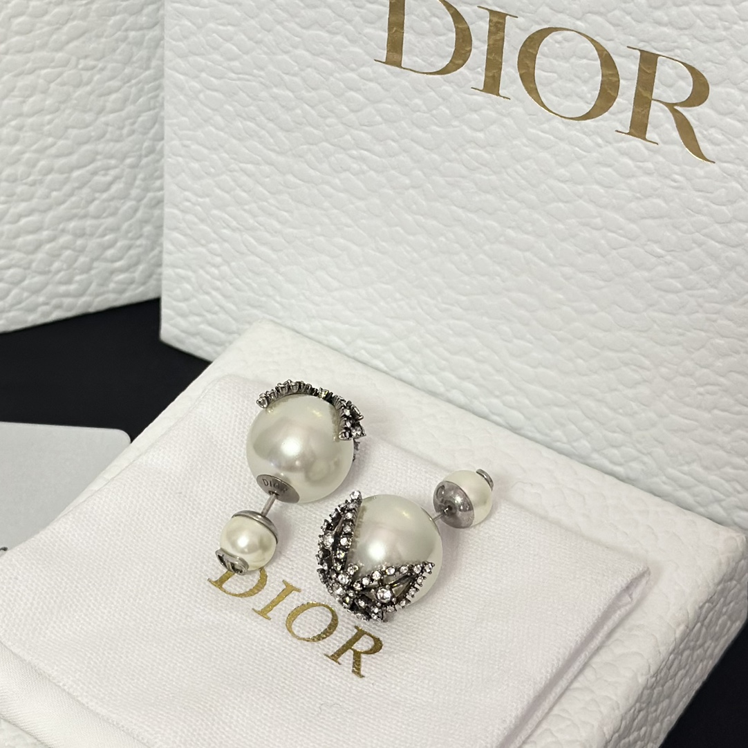 Dior Butterfly Paved on Pearl Stud Earrings - Best Replica Jewelry™