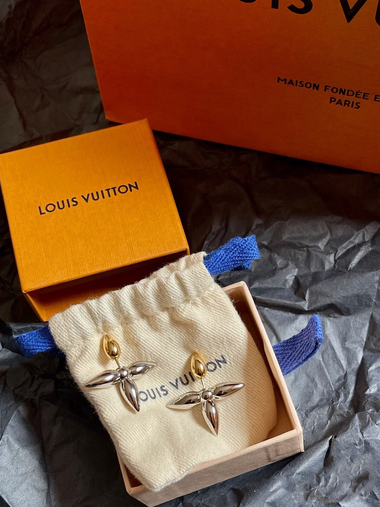 Louis Vuitton Mixed Metal Color Blossom Louisette Earrings - Best Replica Jewelry™