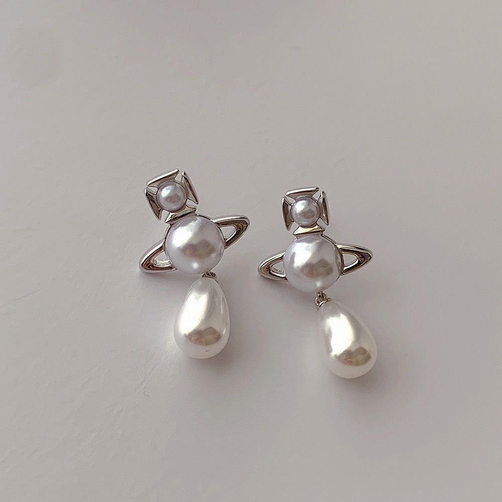 Vivienne Westwood Teardrop Pearl Saturn Earrings - Best Replica Jewelry™