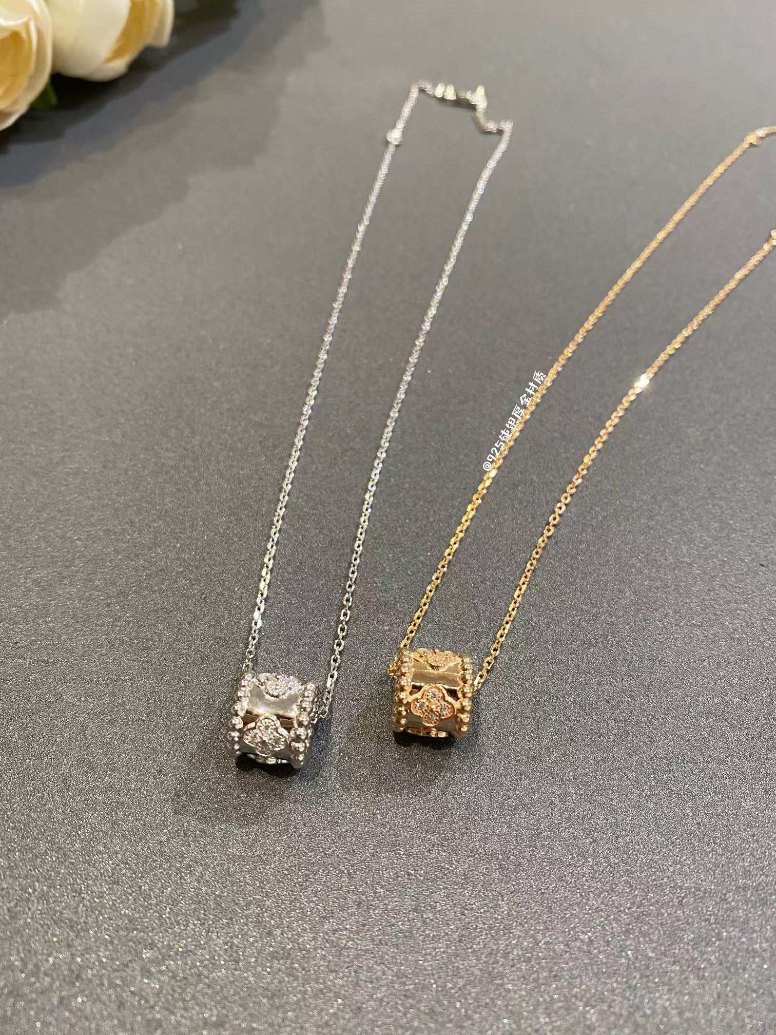 VCA Perlee Clovers Pendant Necklace - Best Replica Jewelry™