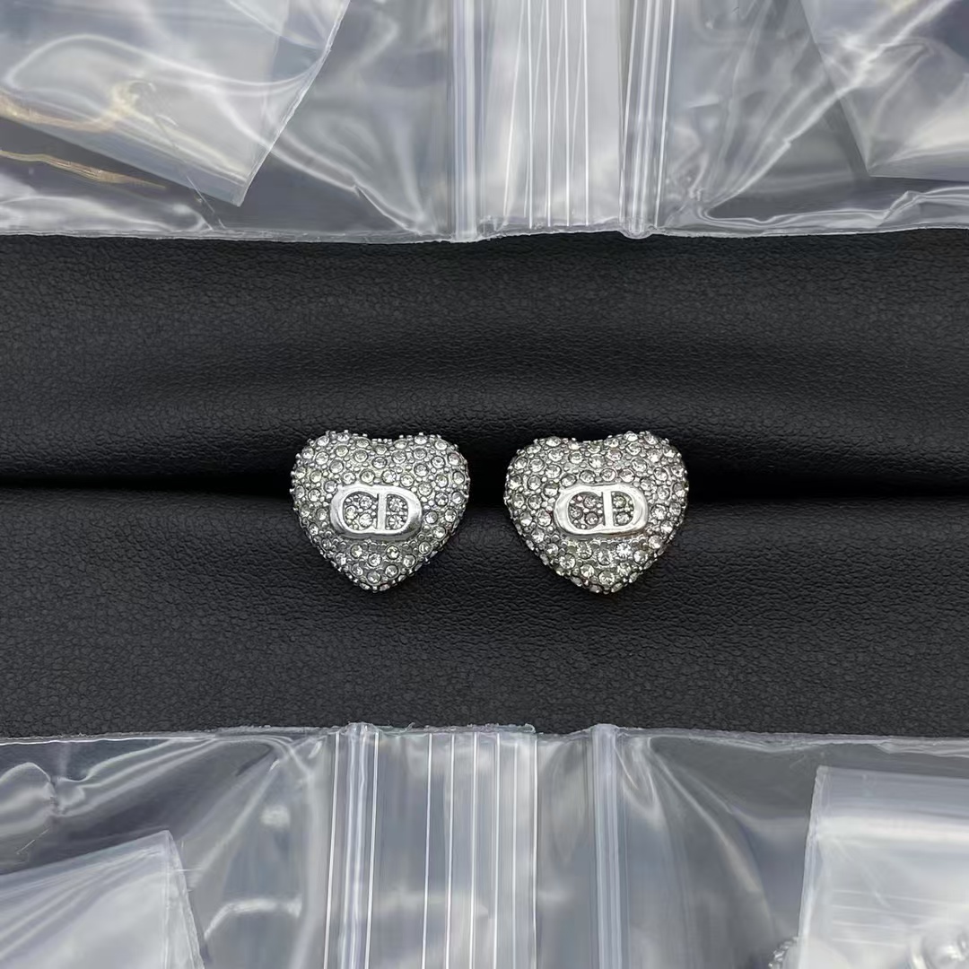 Dior Heart Stud Earrings - Best Replica Jewelry™
