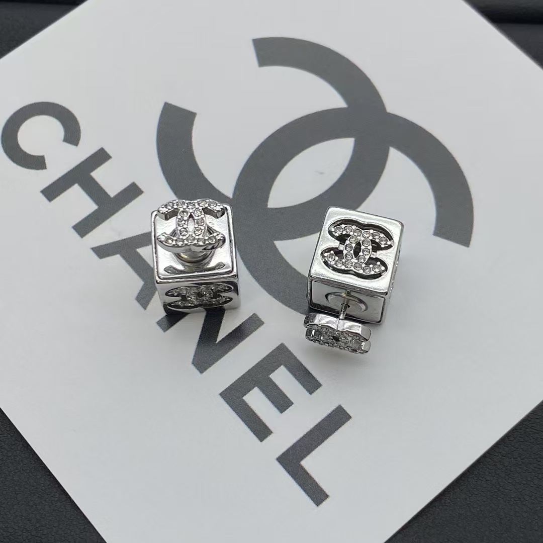 Chanel Cube Stud Earrings - Best Replica Jewelry™