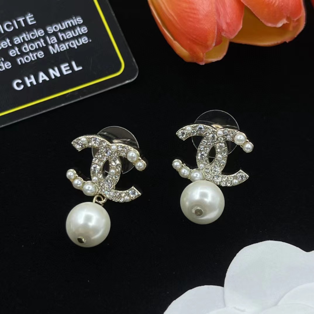 Chanel Prom Pearl Dangle Earrings - Best Replica Jewelry™