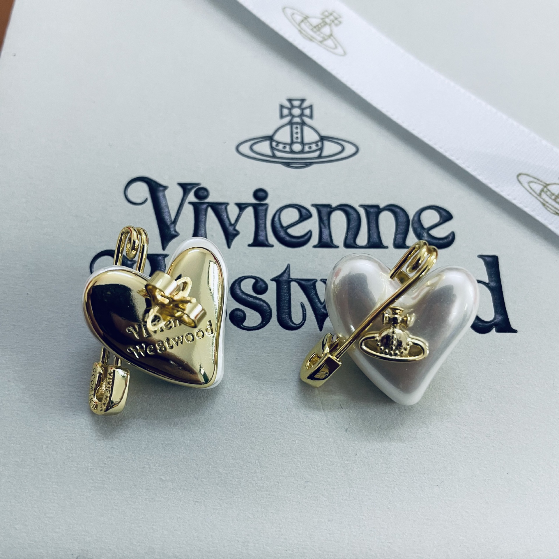 Vivienne Westwood Heart Paperclip Saturn Stud Earrings - Best Replica Jewelry™