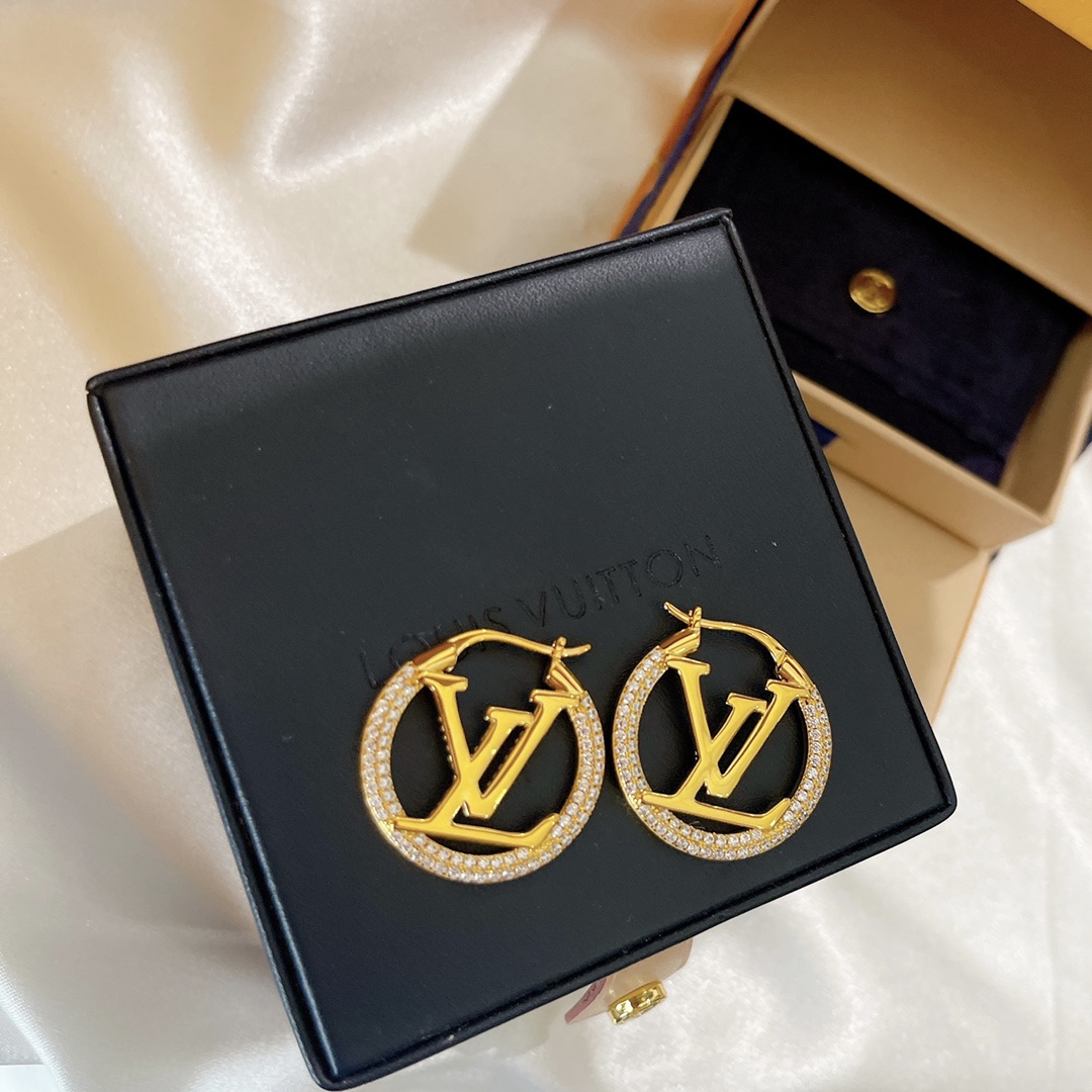 Louis Vuitton Letter Round Stud Earrings - Best Replica Jewelry™