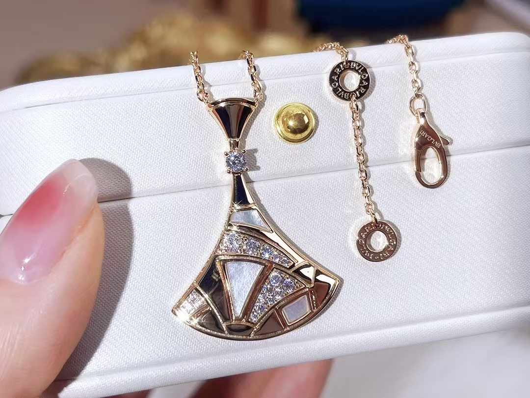 Bvlgari Divas' Dream Necklace - Best Replica Jewelry™