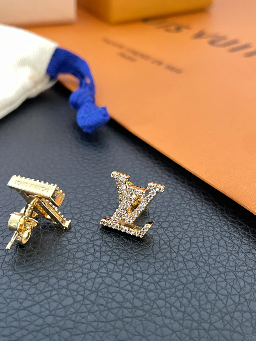 Louis Vuitton Diamond LV Letter Earrings - Best Replica Jewelry™