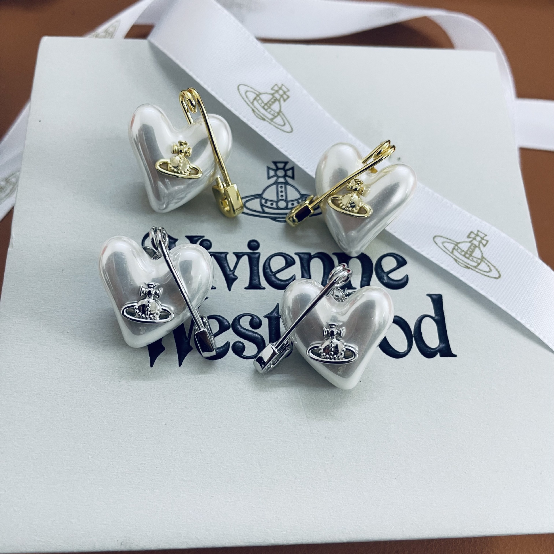 Vivienne Westwood Heart Paperclip Saturn Stud Earrings - Best Replica Jewelry™