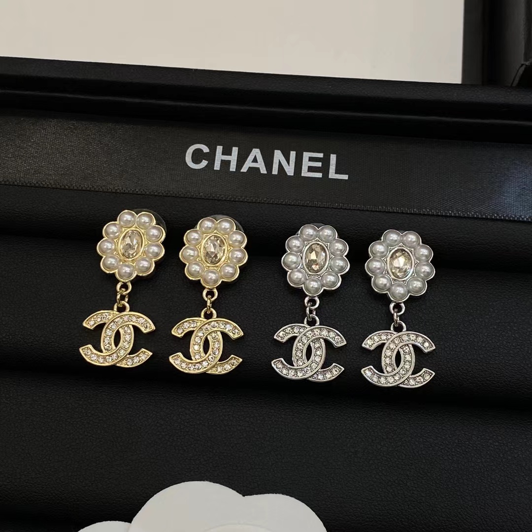Chanel Pearl Flower Stud Earrings - Best Replica Jewelry™