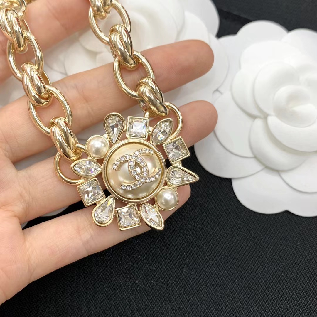 Chanel Thick Cuban Chain Flower Pendant Choker Necklace - Best Replica Jewelry™