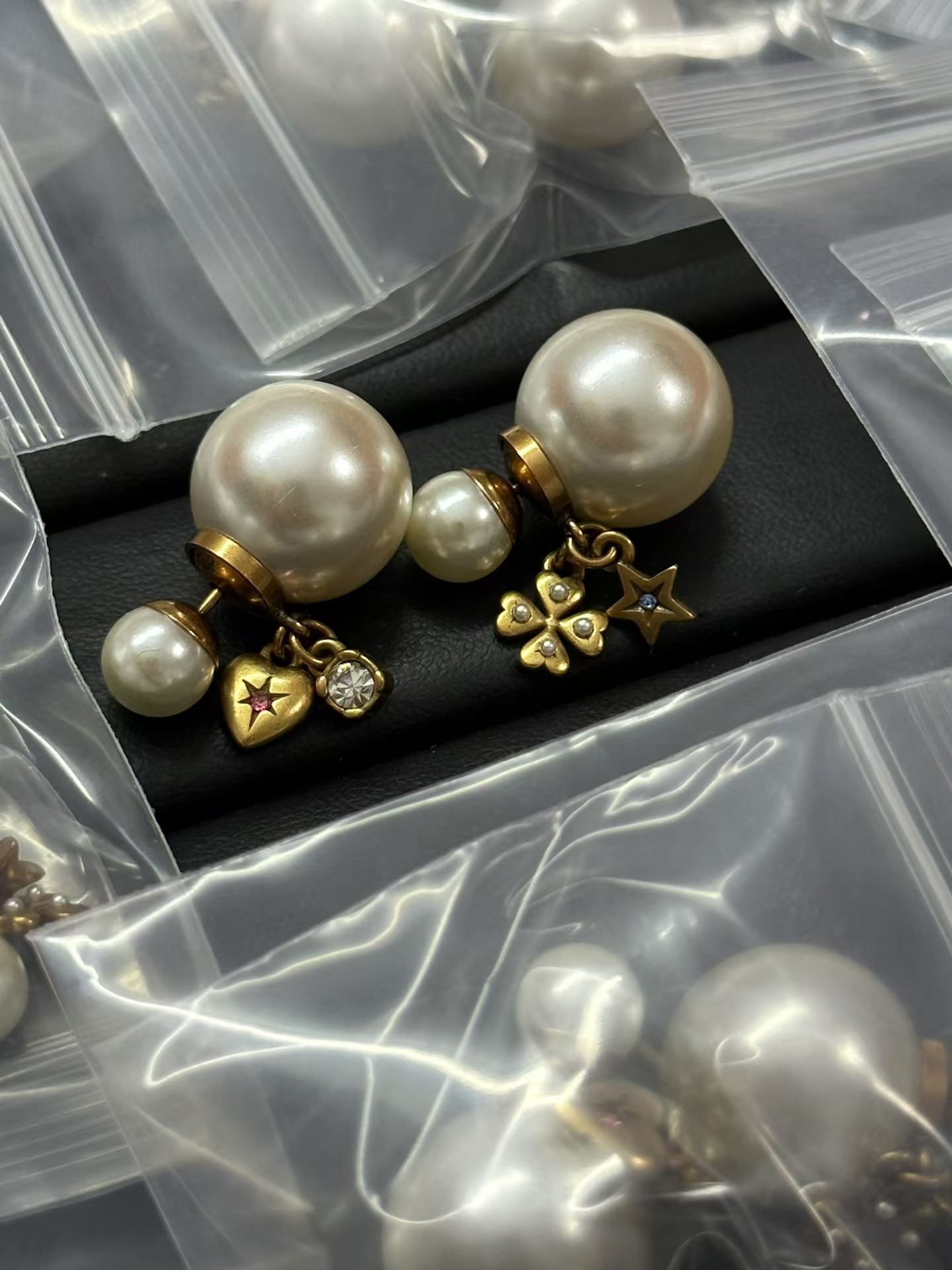 Dior Asymmetrical Charms Pearl Earrings - Best Replica Jewelry™