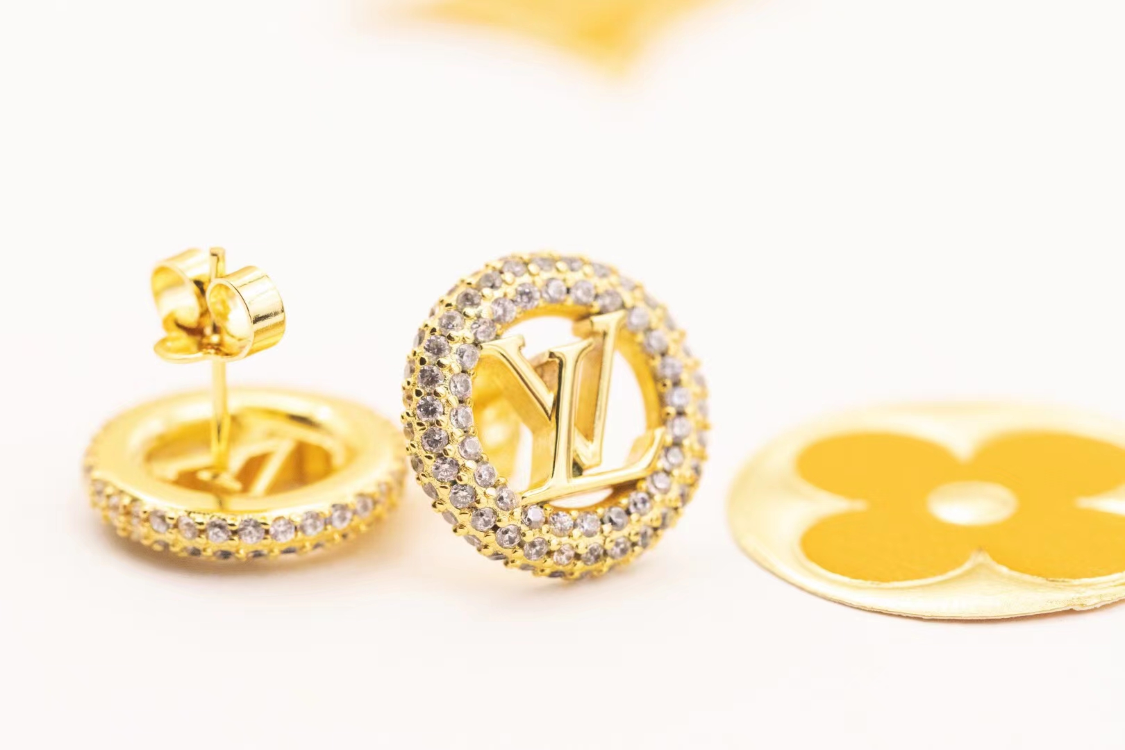 Louis Vuitton Diamond Paved Round Stud Earrings - Best Replica Jewelry™