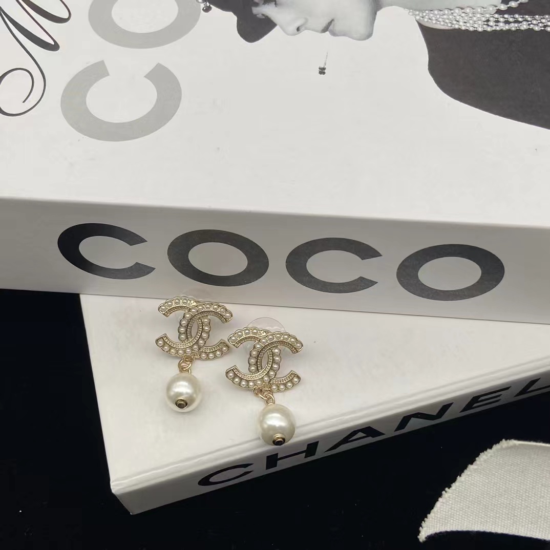 Chanel Pearl Drop Earrings - Best Replica Jewelry™