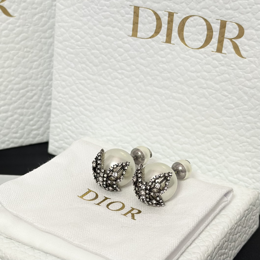 Dior Butterfly Paved on Pearl Stud Earrings - Best Replica Jewelry™