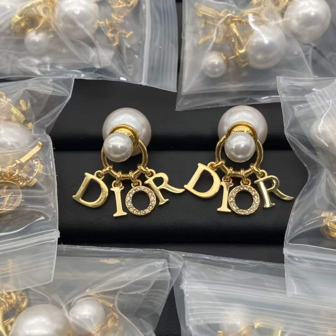 Dior Letter Pearl Earrings - Best Replica Jewelry™