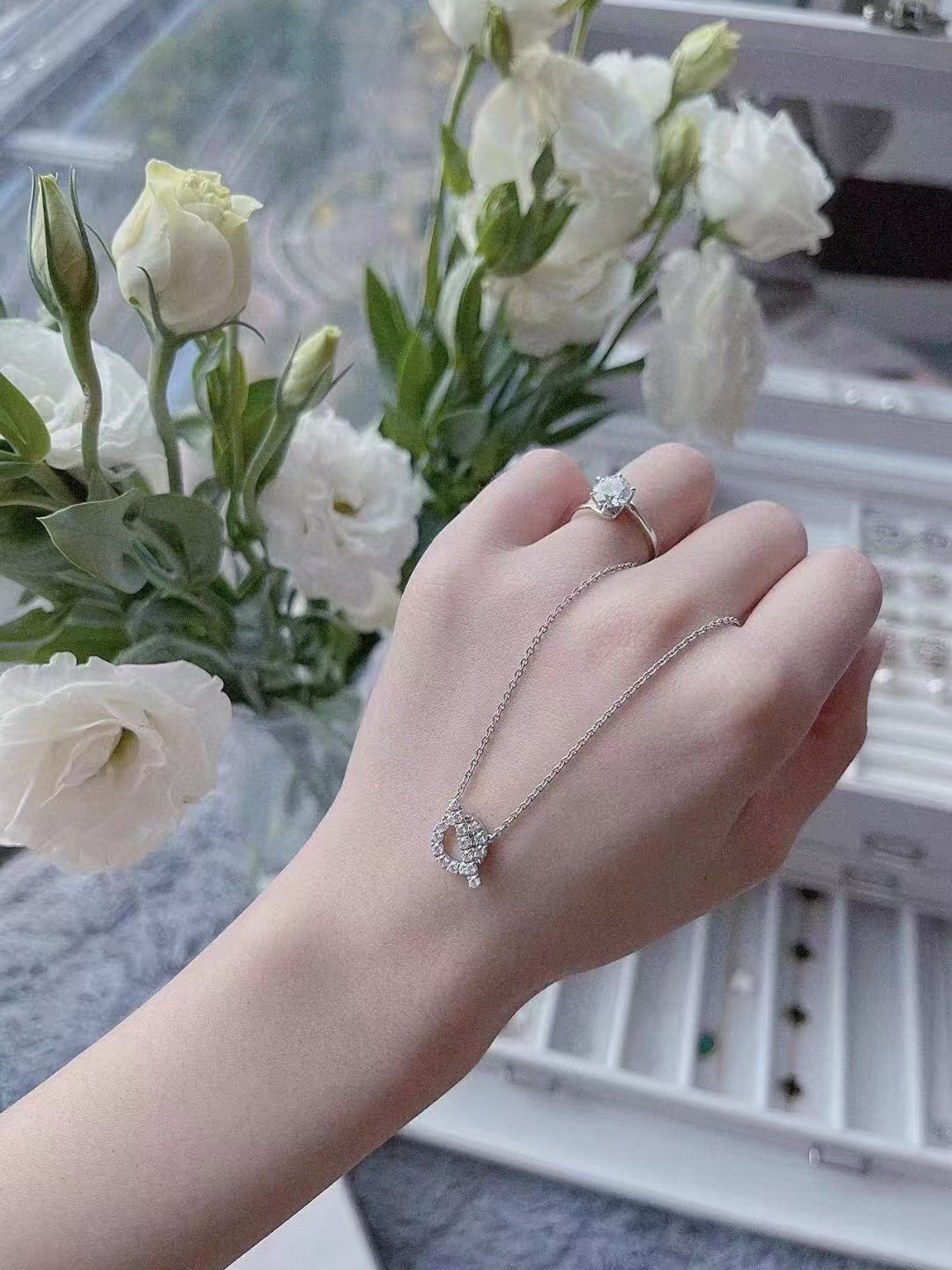 Hermes Q Pendant Necklace - Best Replica Jewelry™