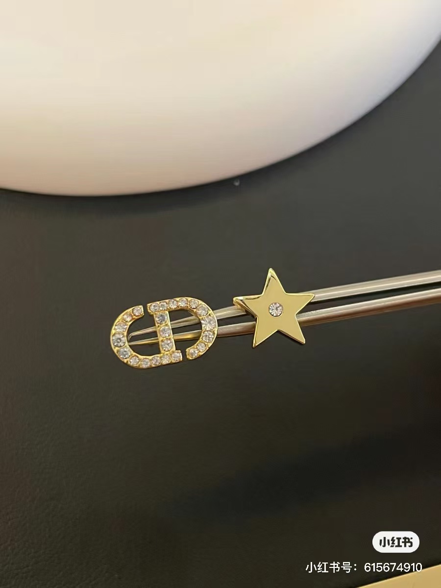 Dior Asymmetric Star Earrings - Best Replica Jewelry™
