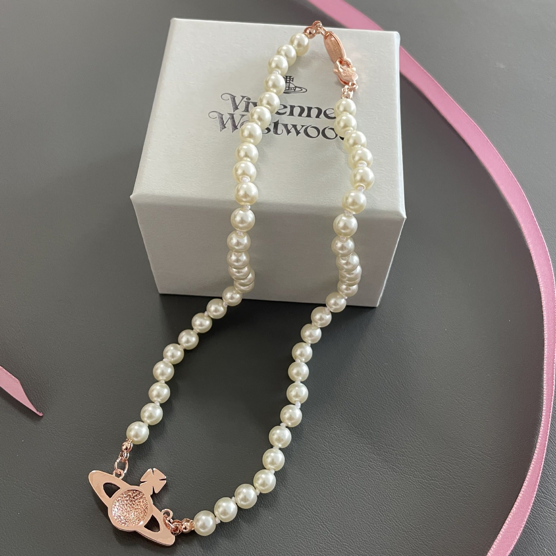 Vivienne Westwood Saturn Pendant Pearl Necklace - Best Replica Jewelry™