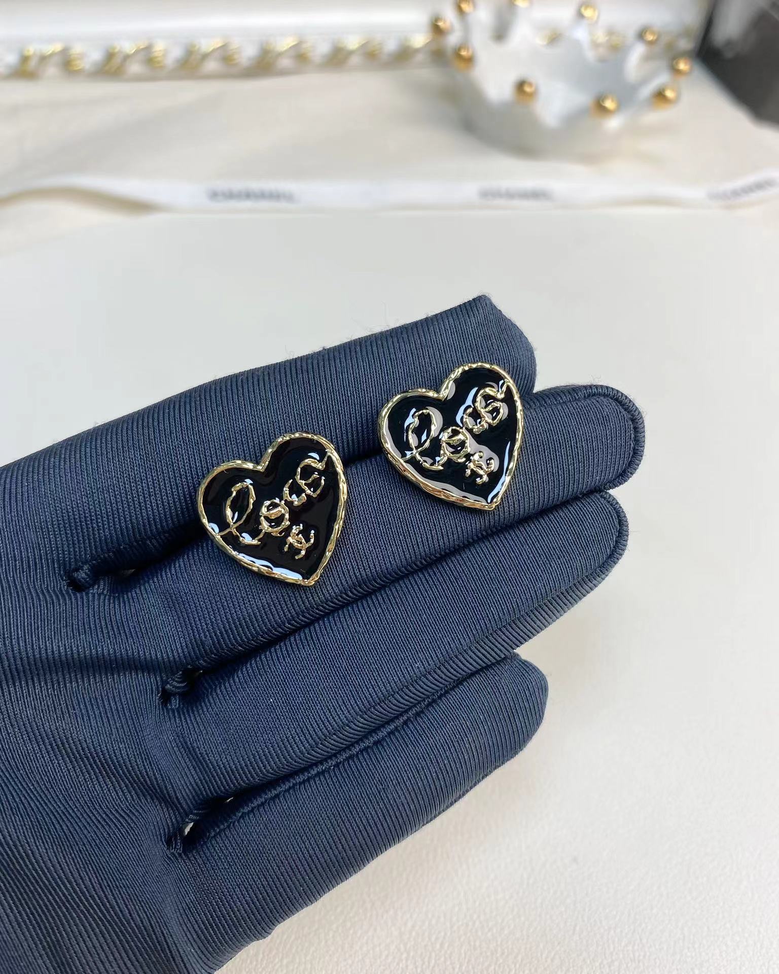 Chanel Black Love Heart Stud Earrings - Best Replica Jewelry™