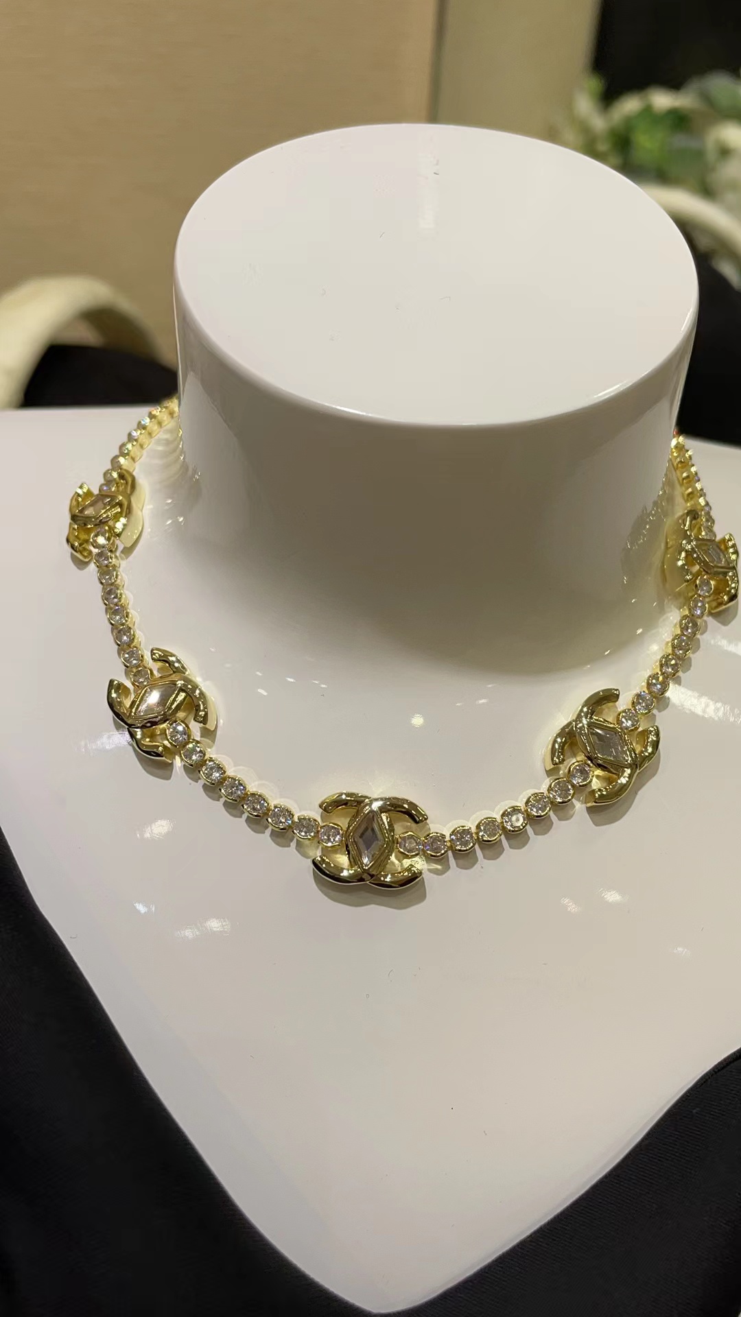 Chanel Jennie Celebrity Style Choker Necklace - Best Replica Jewelry™