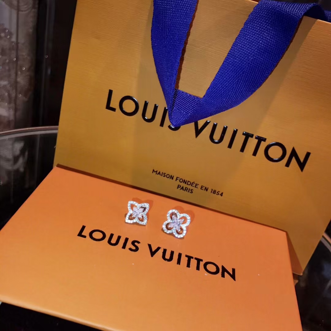 Louis Vuitton Asymmetrical Diamond Stud Earrings - Best Replica Jewelry™