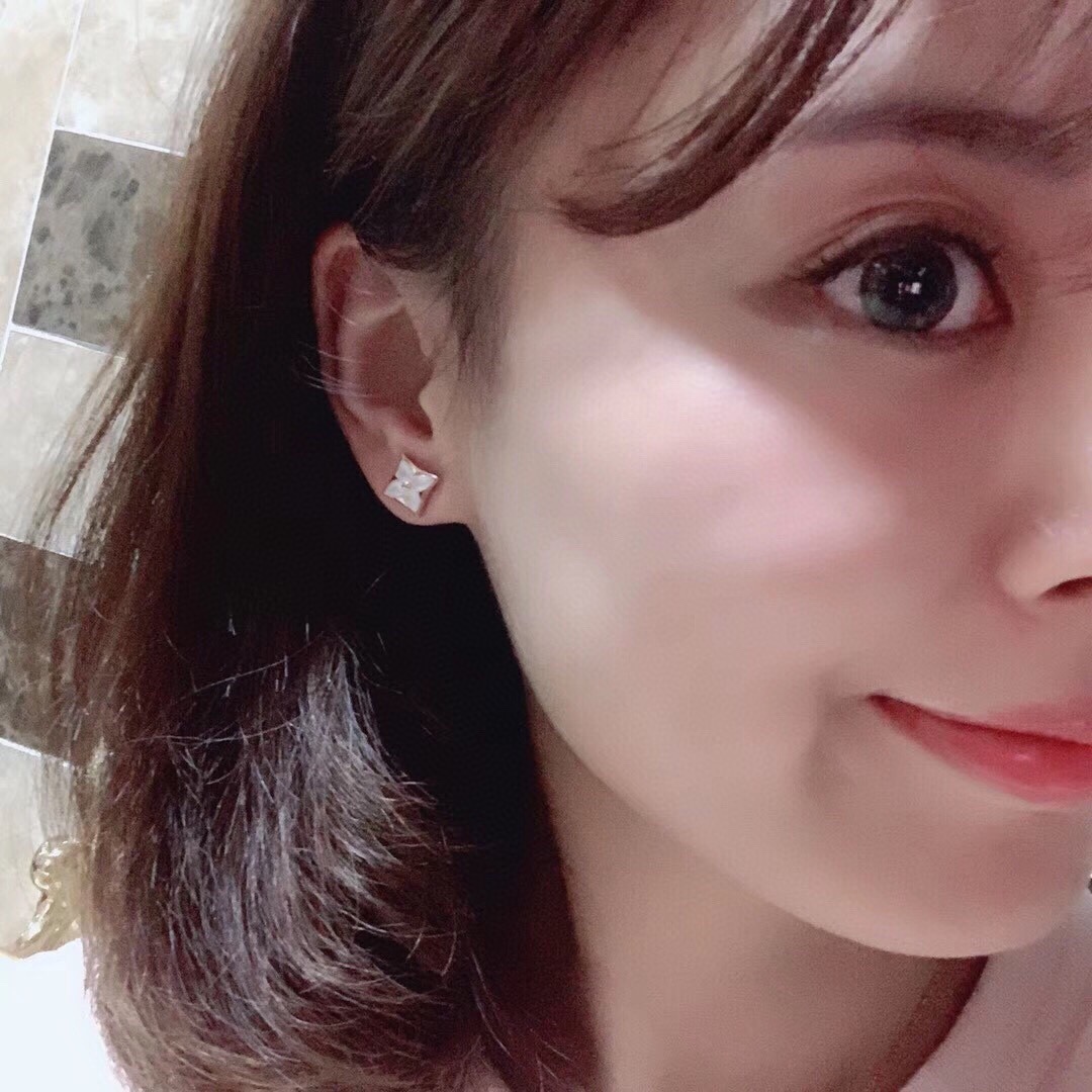 Louis Vuitton Rose Gold White Mother of Pearl Blossom Earrings Necklace - Best Replica Jewelry™