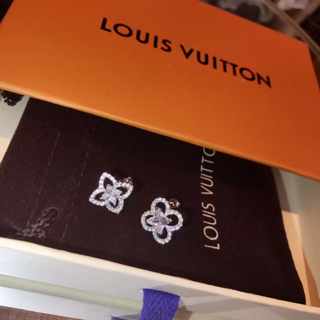 Louis Vuitton Asymmetrical Diamond Stud Earrings - Best Replica Jewelry™