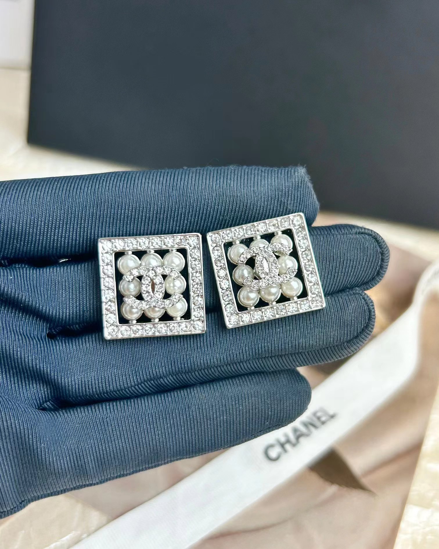 Chanel Square Diamond and Pearl Earrings - Best Replica Jewelry™