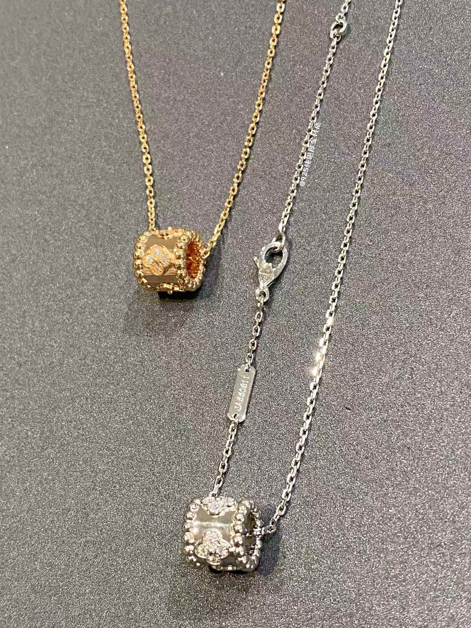 VCA Perlee Clovers Pendant Necklace - Best Replica Jewelry™