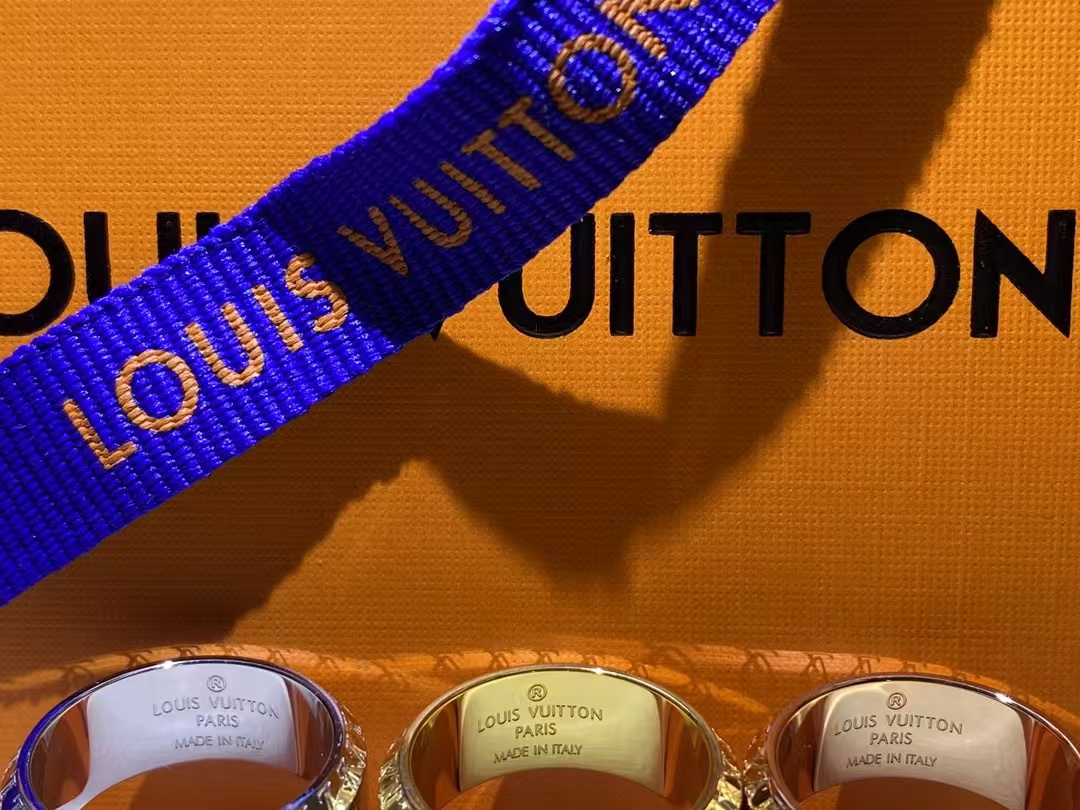 Louis Vuitton Unisex Wide Ring - Best Replica Jewelry™