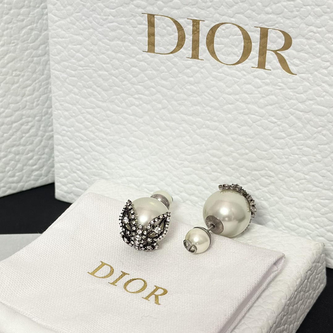 Dior Butterfly Paved on Pearl Stud Earrings - Best Replica Jewelry™
