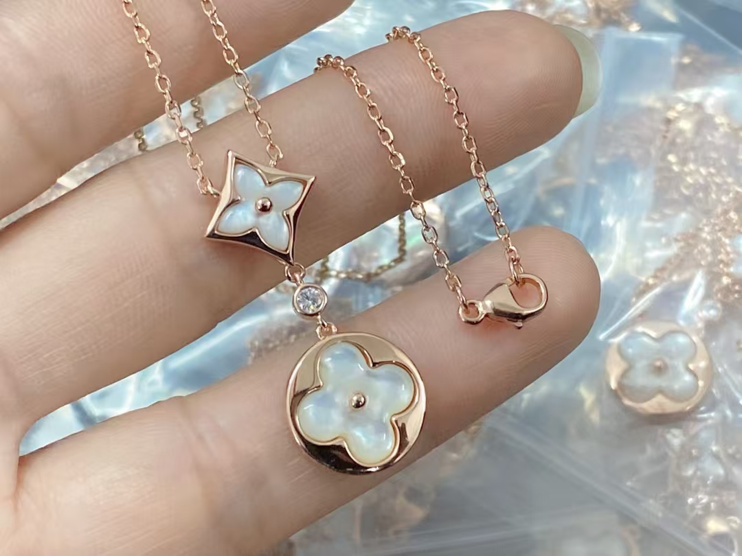 Louis Vuitton Star Sun Pendant Necklace - Best Replica Jewelry™