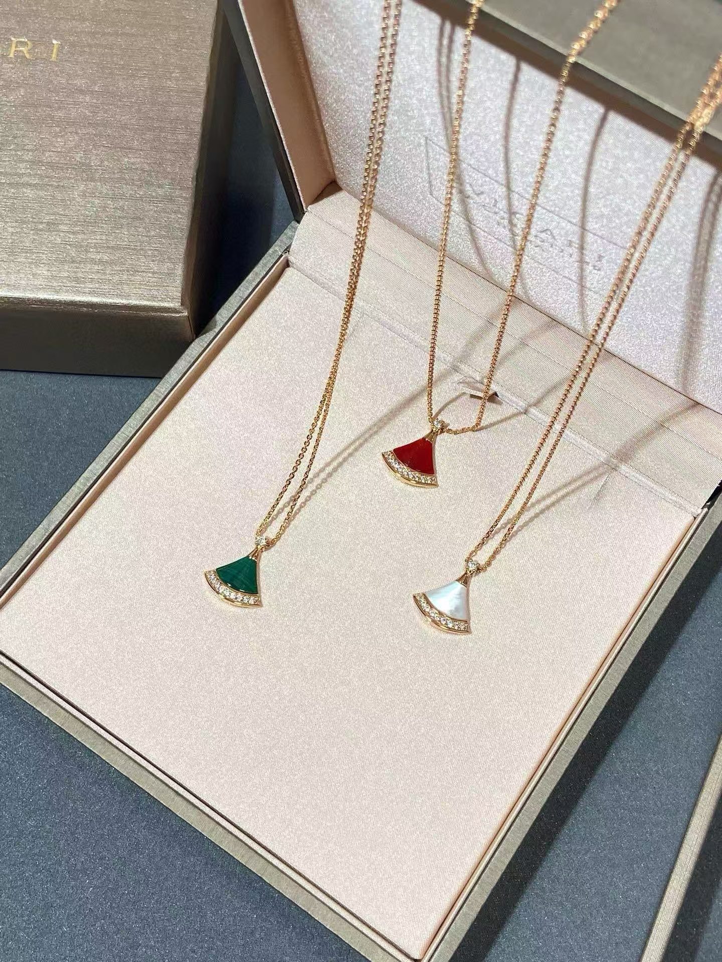 Bvlgari Divas' Dream Necklace - Best Replica Jewelry™