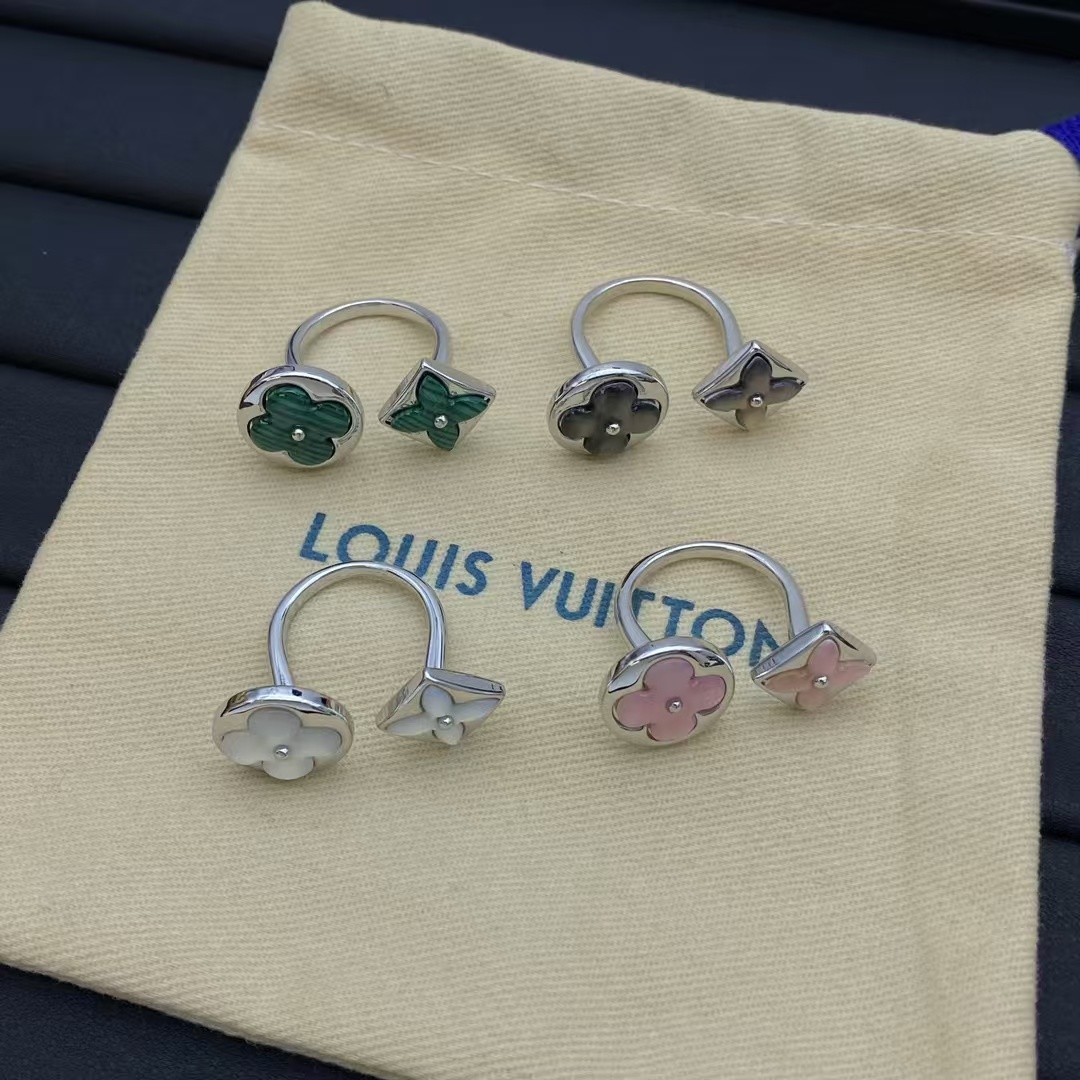 Louis Vuitton Classic Ring - Best Replica Jewelry™