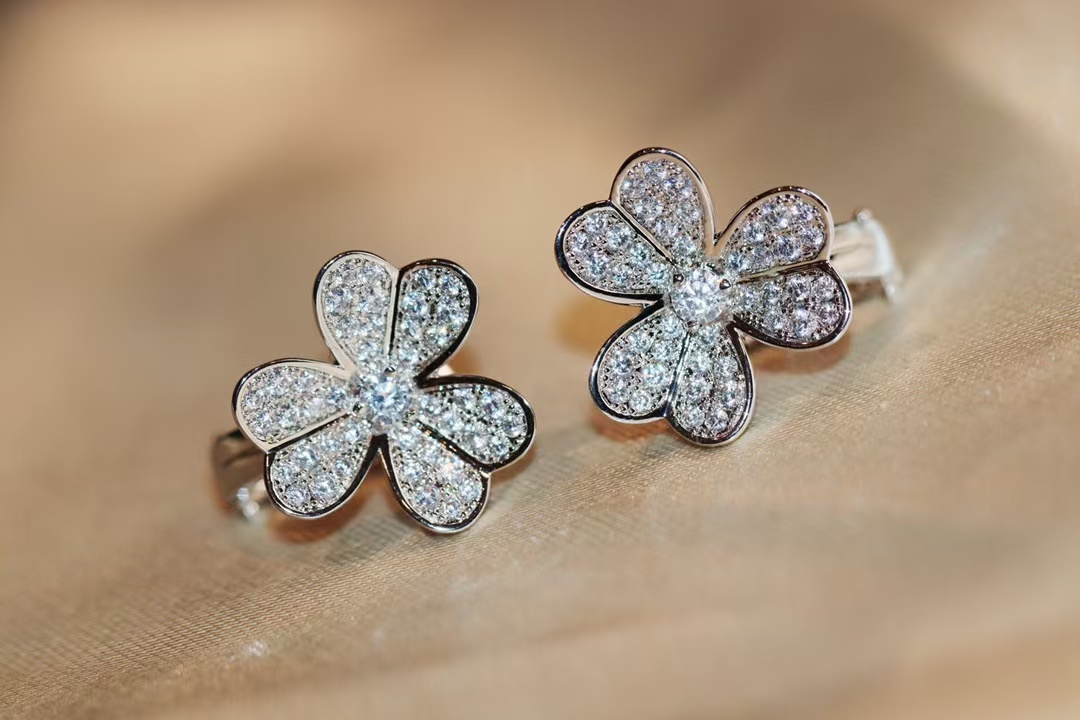 VCA Frivole Earrings - Small - Best Replica Jewelry™