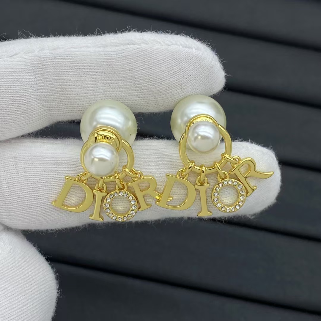 Dior Letter Pearl Earrings - Best Replica Jewelry™